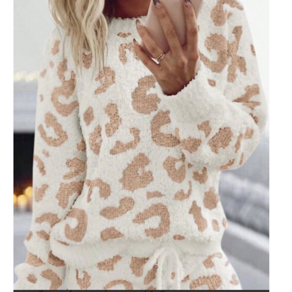 POL Leopard Print Cozy Fuzzy Sweater Long Sleeve Women's Size M